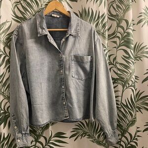 GAP Faded Blue Denim Button Shirt.. crop
